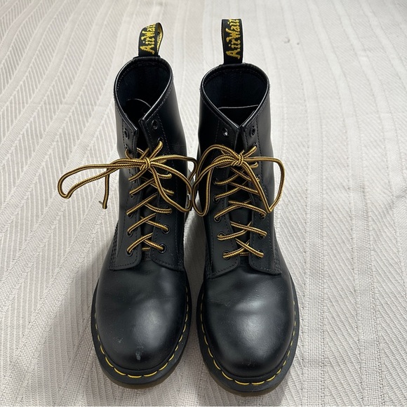 Doc Martens women’s 1460 size 9 boots, black leather, minimal wear - Picture 1 of 16